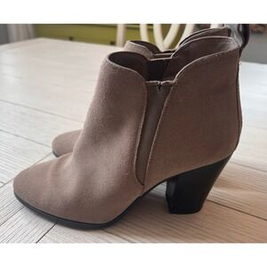 Michael Kors‎ leather ankle boots w/ block heel. Slip on, tan, 3.5" heel. Size 8
